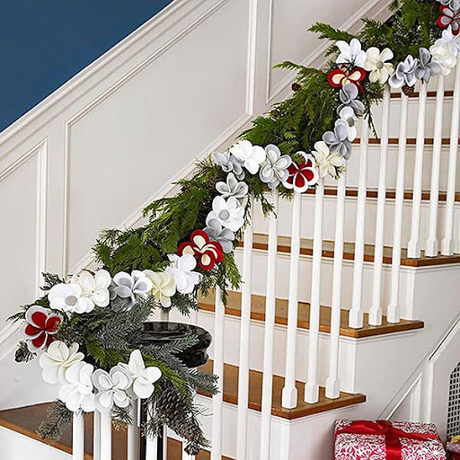 Trang trí cầu thang ngôi nhà bạn trong mùa giáng sinh